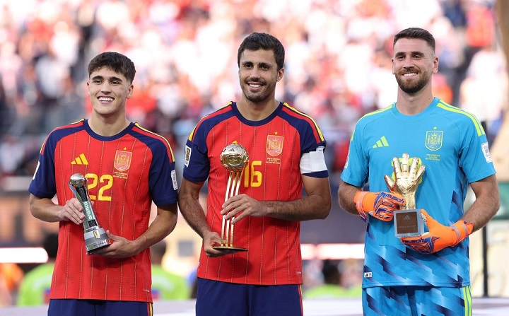 Rodri torna-se apenas o segundo jogador na história do futebol a conquistar três dos troféus mais prestigiados